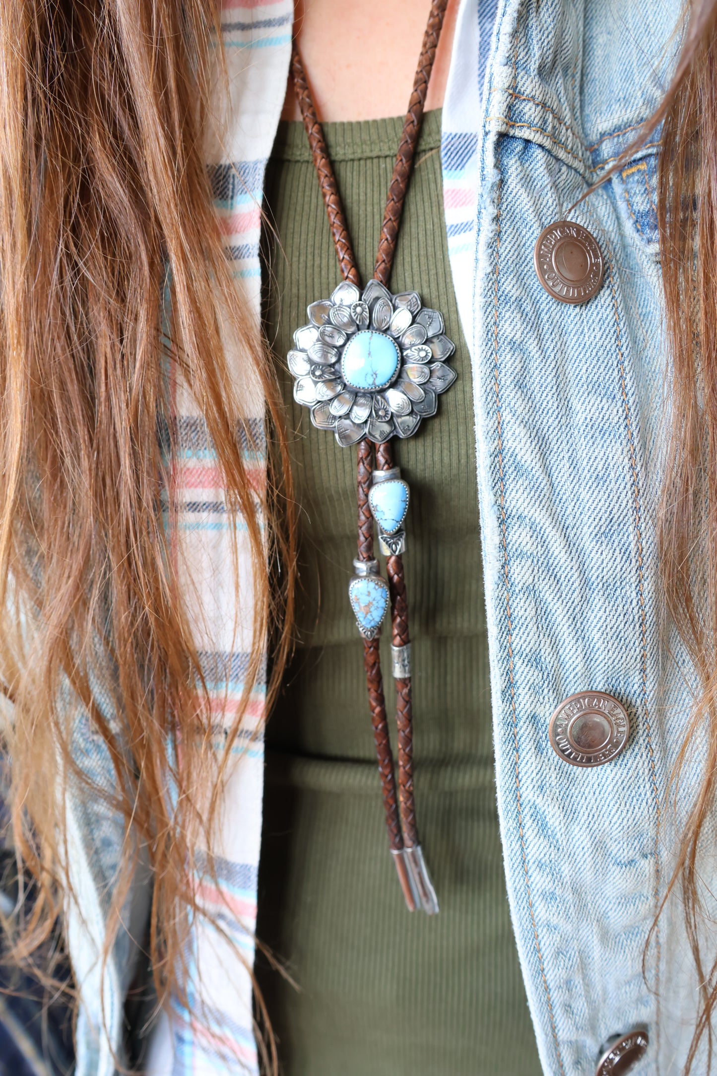 Golden Hills Flower Bolo