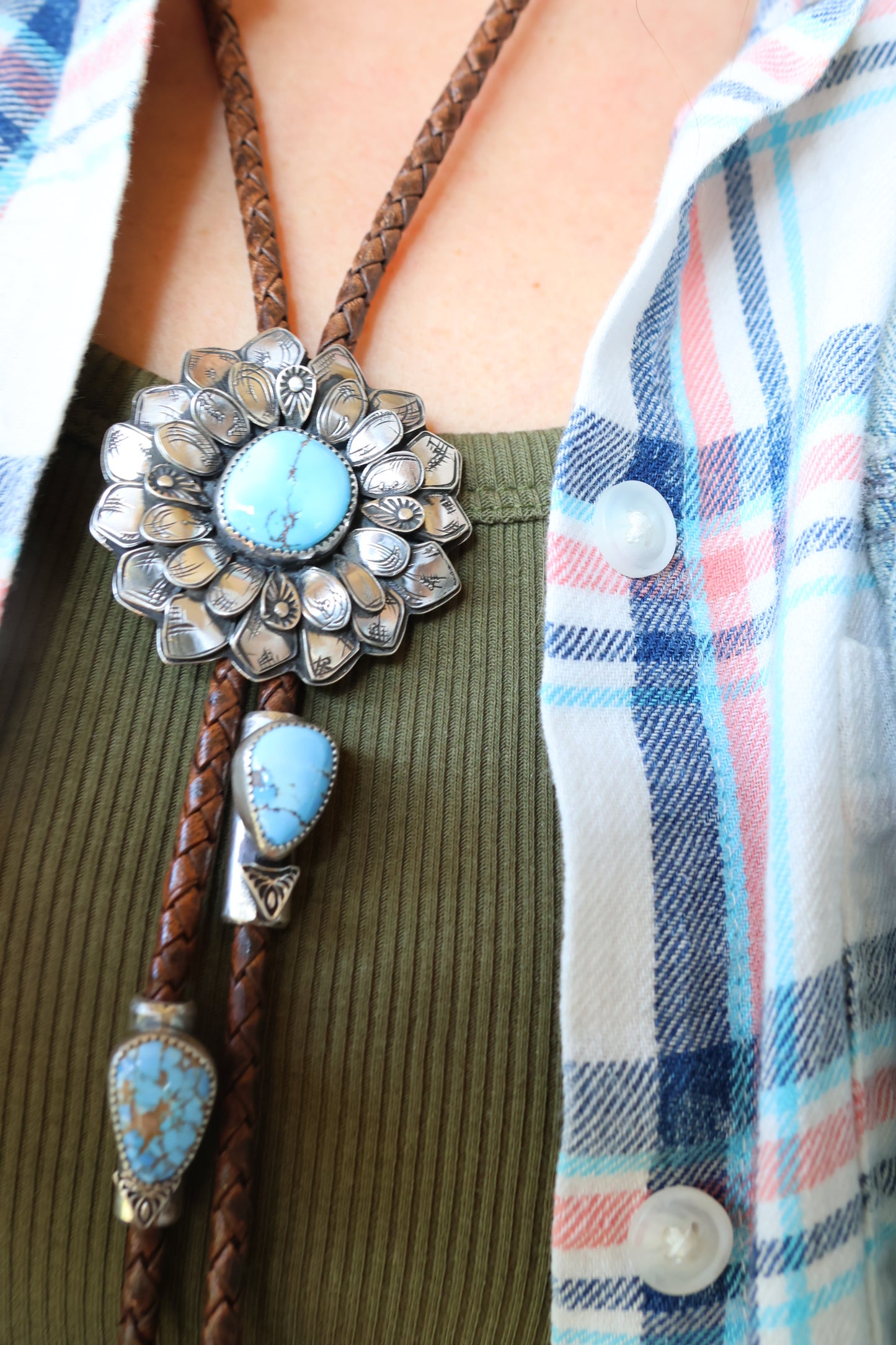 Golden Hills Flower Bolo