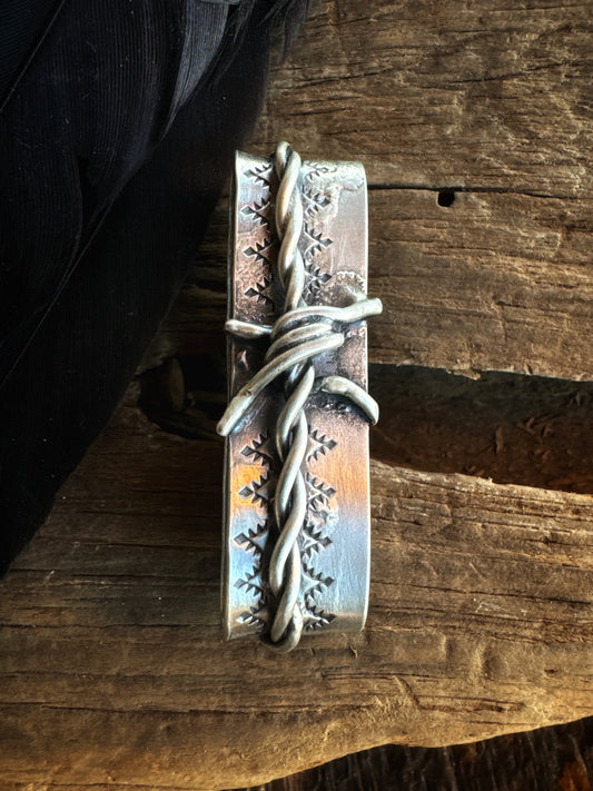 Belt keeper barbed wire