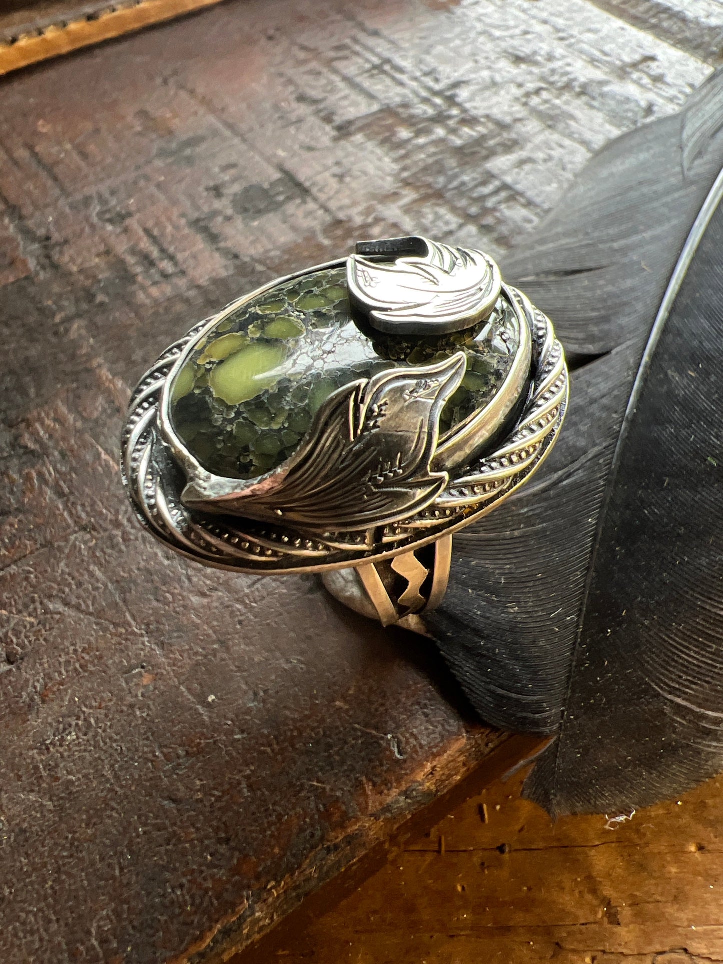 New lander engraved detail ring